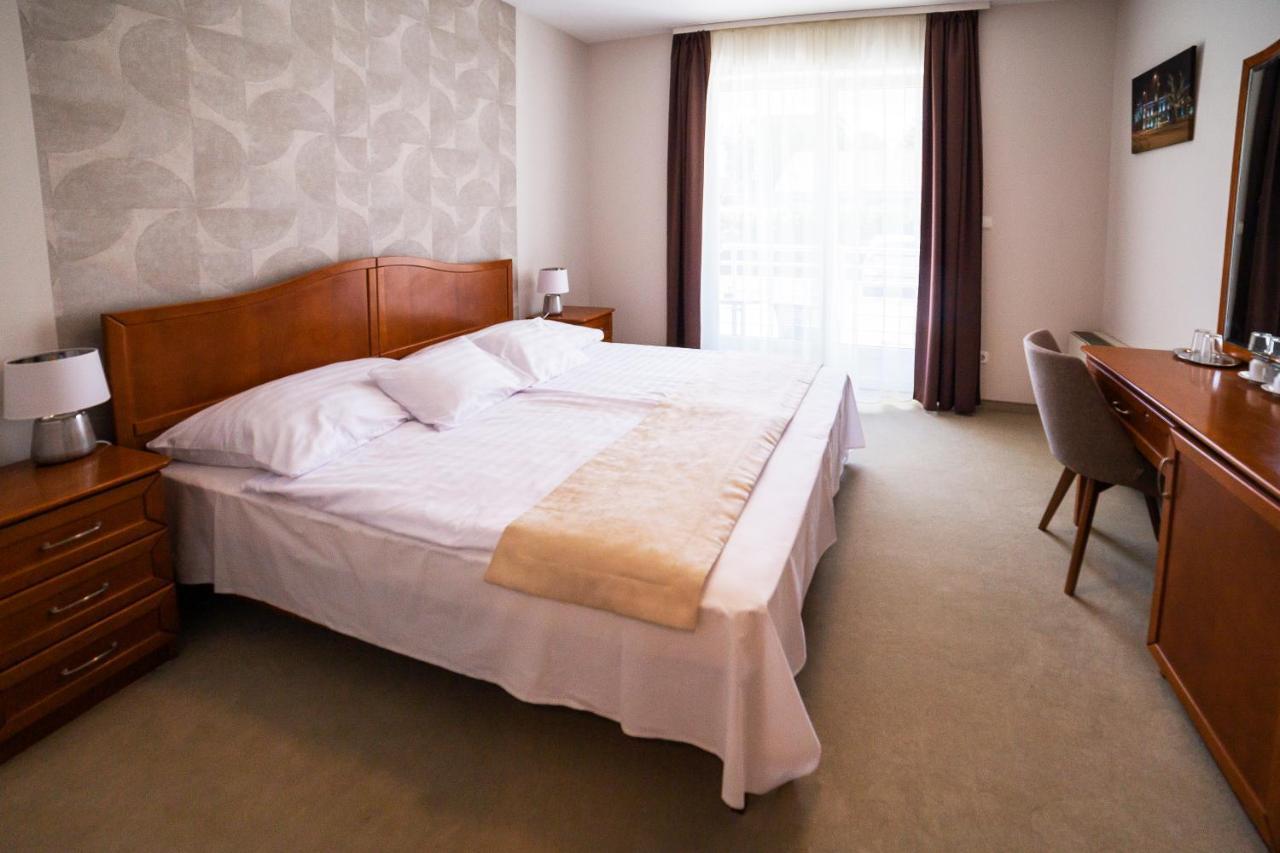 Hotel Aqua ชาร์วาร์ ภายนอก รูปภาพ
