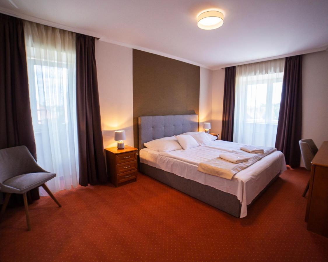 Hotel Aqua ชาร์วาร์ ภายนอก รูปภาพ